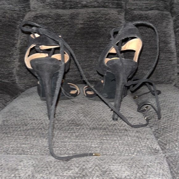 Black lace up heels - Picture 3 of 5